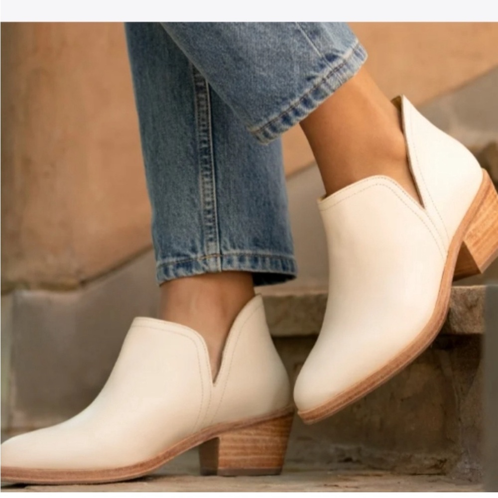 Nisolo’s MIA Everyday Ankle Boot